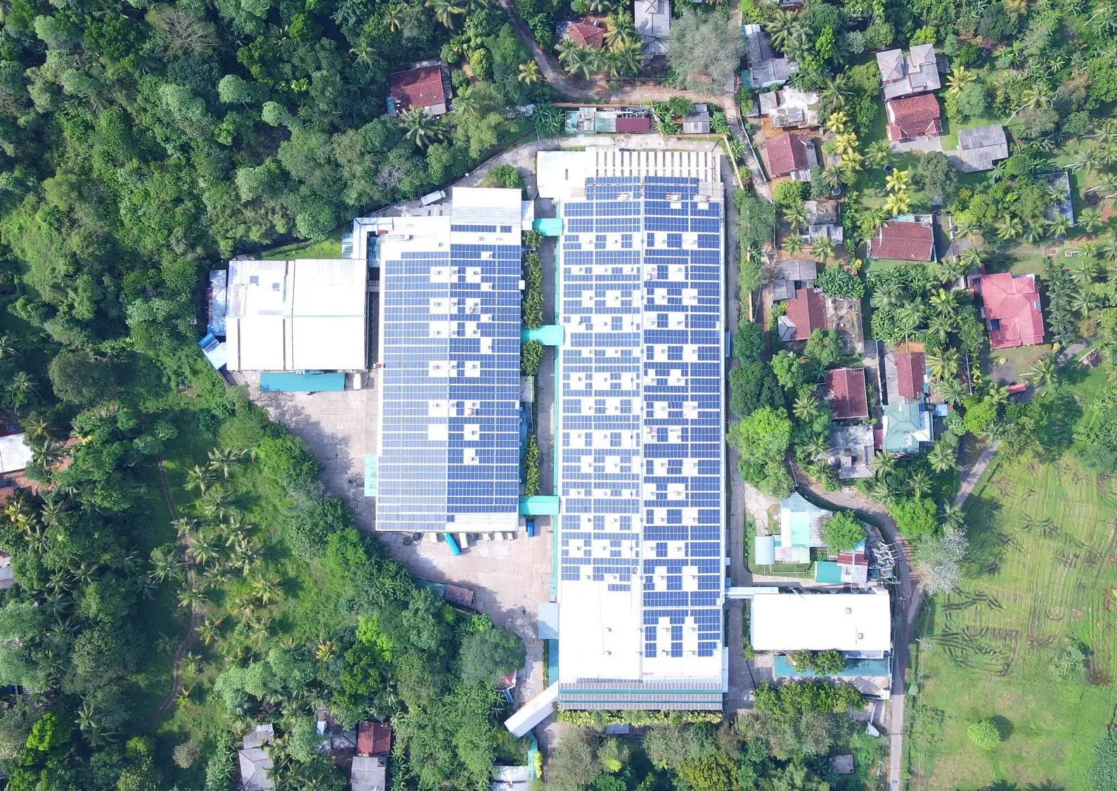 Roof of Hirdaramani garment in Sri Lanka with solar pannels